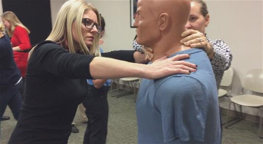 Womens Self Defense gouge eyes of dummy